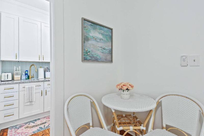 Darling Downtown Renovated Historic Condo Walkable - image 25