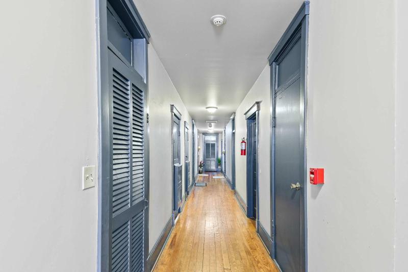 Darling Downtown Renovated Historic Condo Walkable - image 29