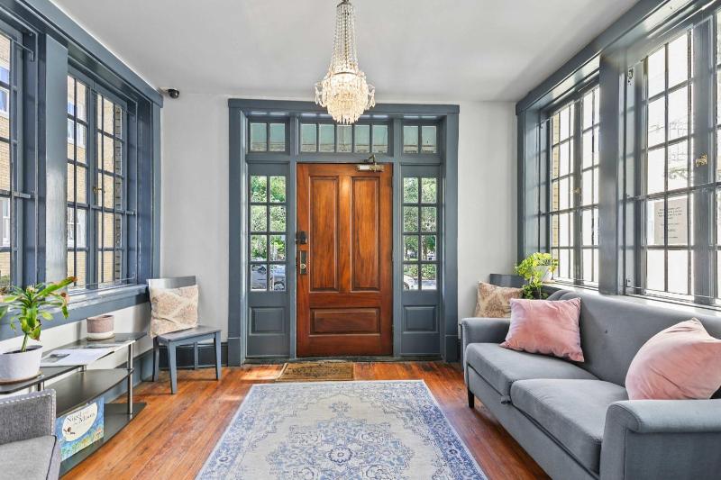 Darling Downtown Renovated Historic Condo Walkable - image 26