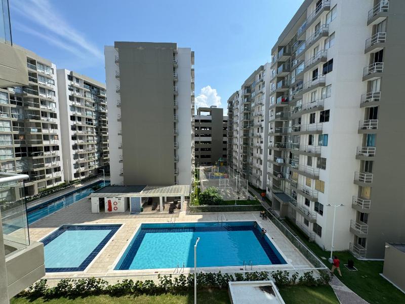 Miramar Comfort Apartment with Pool - image 8