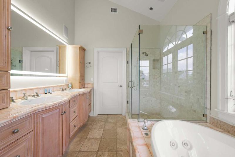Waterfront Pink House with Private Dock & Pool - image 35