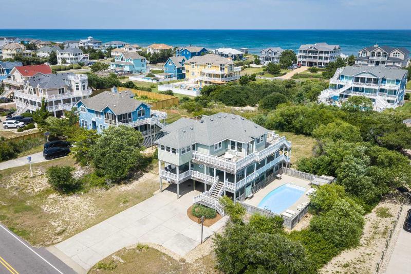 Third Row Whalehead Home with Pool and Spa Sleeps 22 - image 1