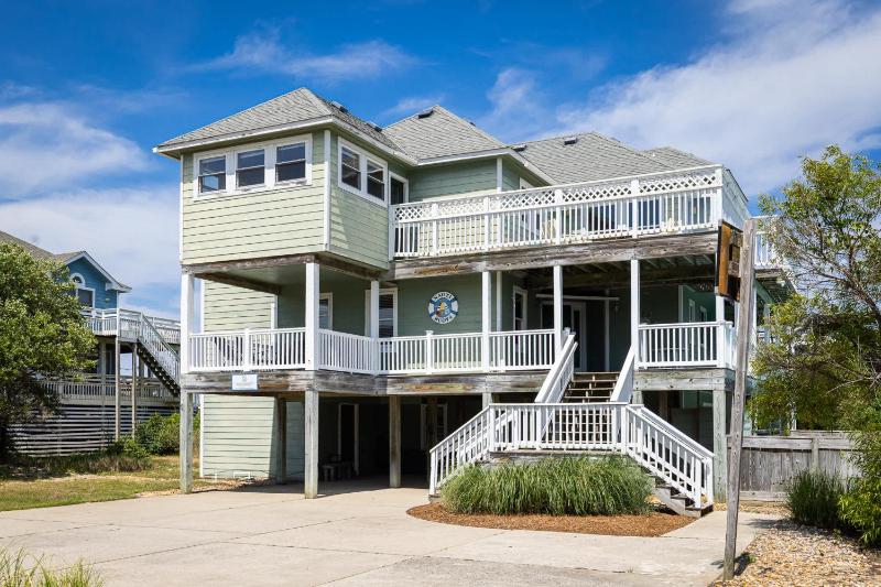 Third Row Whalehead Home with Pool and Spa Sleeps 22 - image 20