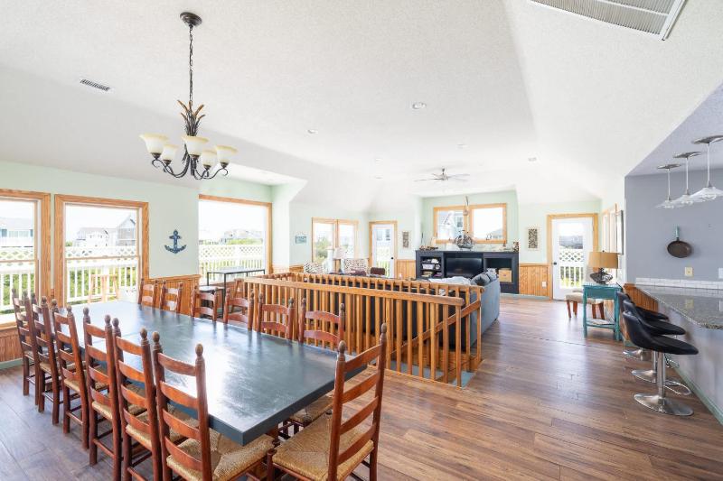 Third Row Whalehead Home with Pool and Spa Sleeps 22 - image 47