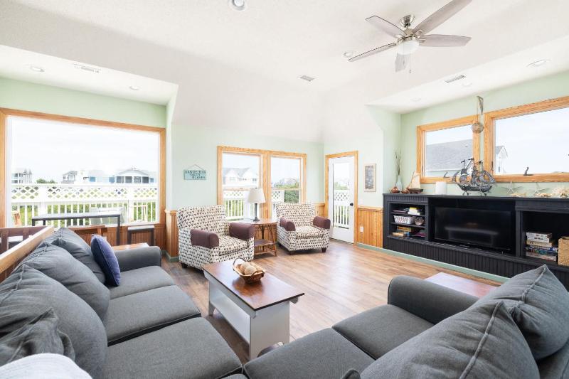 Third Row Whalehead Home with Pool and Spa Sleeps 22 - image 25