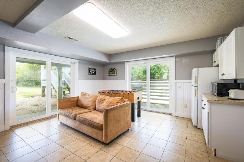Third Row Whalehead Home with Pool and Spa Sleeps 22 - image 43