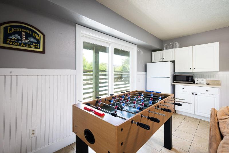 Third Row Whalehead Home with Pool and Spa Sleeps 22 - image 32
