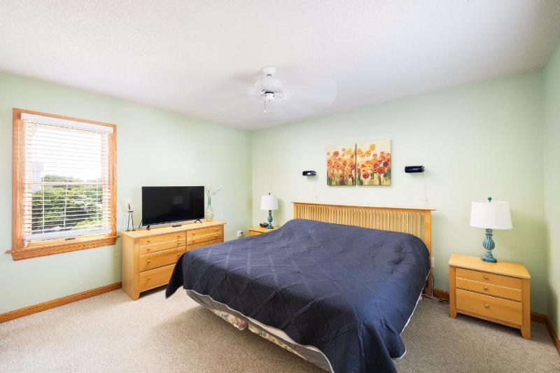 Third Row Whalehead Home with Pool and Spa Sleeps 22 - image 21
