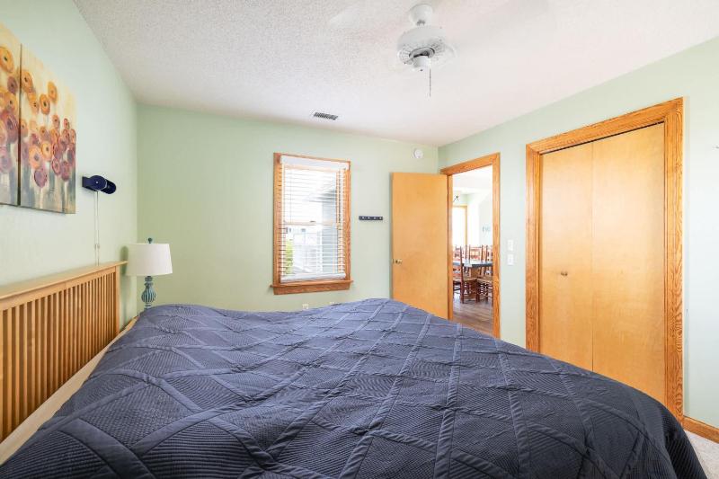 Third Row Whalehead Home with Pool and Spa Sleeps 22 - image 35