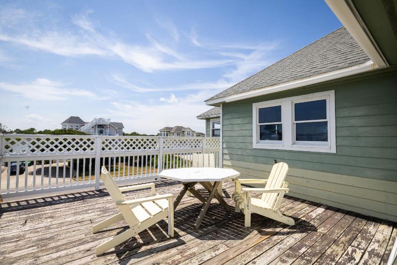 Third Row Whalehead Home with Pool and Spa Sleeps 22 - image 19