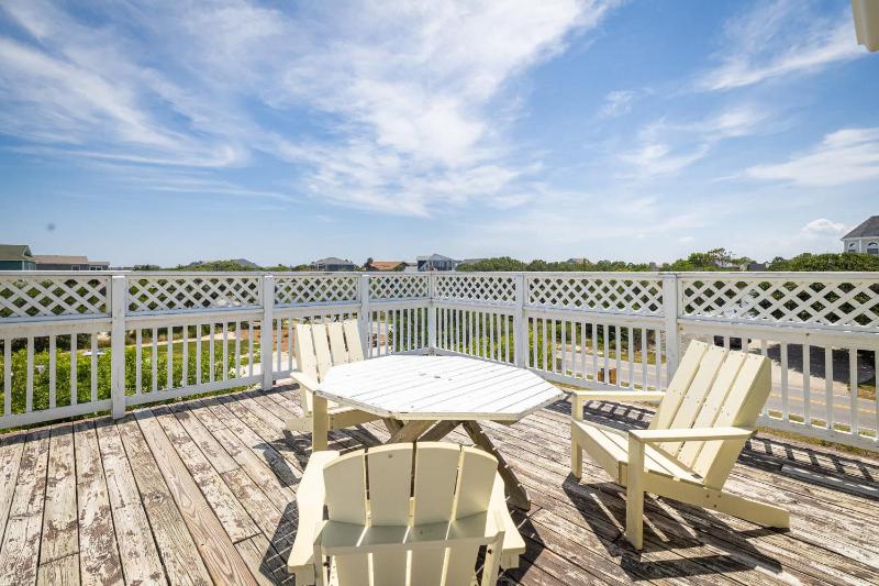 Third Row Whalehead Home with Pool and Spa Sleeps 22 - image 26
