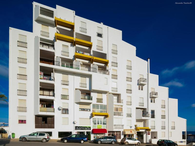 A12 - Praia da Luz Center Apartment - image 11