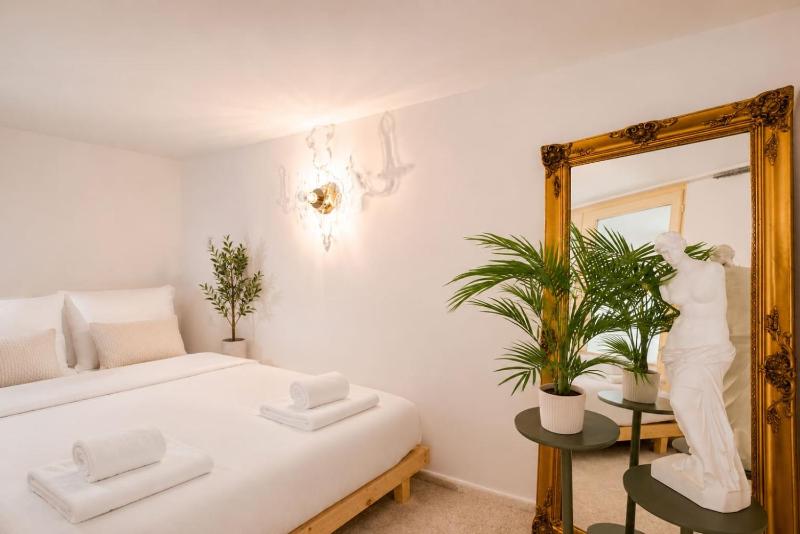 Unique & Comfortable Gem in the Heart of the City - image 5