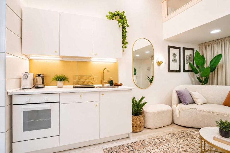 Unique & Comfortable Gem in the Heart of the City - image 6