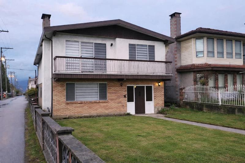Convenient & Cozy 8 Beds Home - Prime Location with 4 Free Parking - image 2