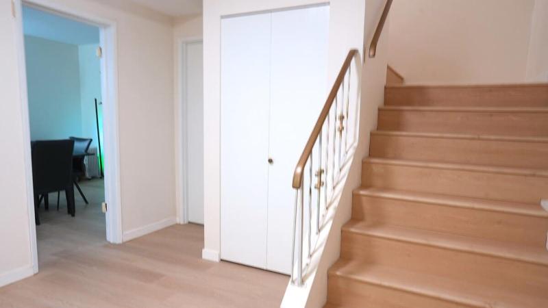 Convenient & Cozy 8 Beds Home - Prime Location with 4 Free Parking - image 9