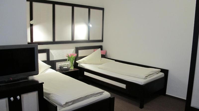 Standard Double Room image 2