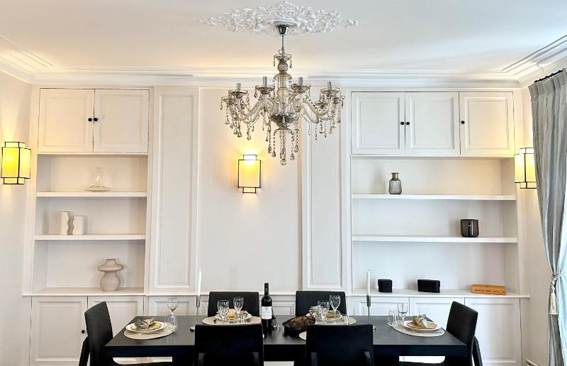 Luxembourg Gardens deluxe family flat & elevator - image 3