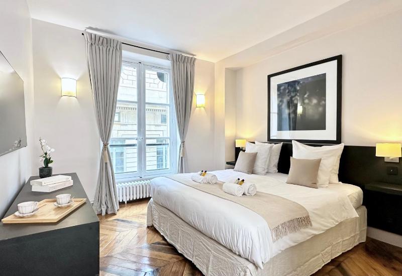 Luxembourg Gardens deluxe family flat & elevator - image 6