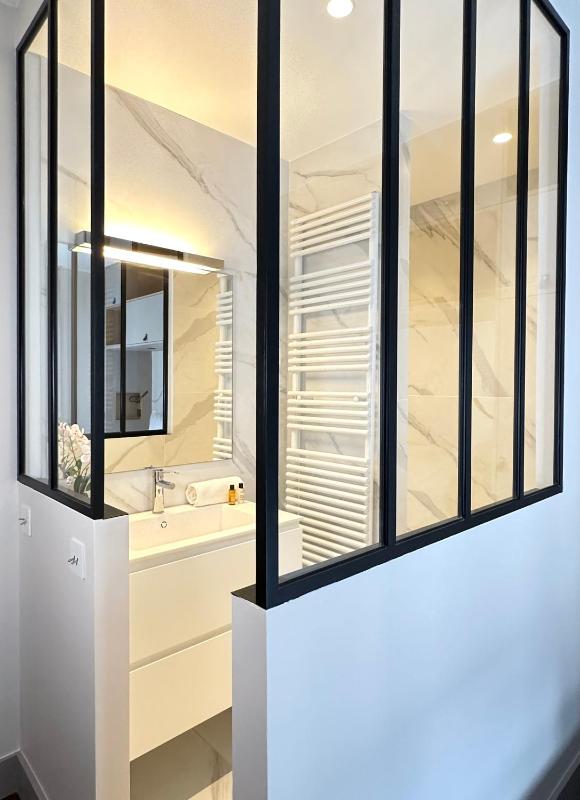 Luxembourg Gardens deluxe family flat & elevator - image 2