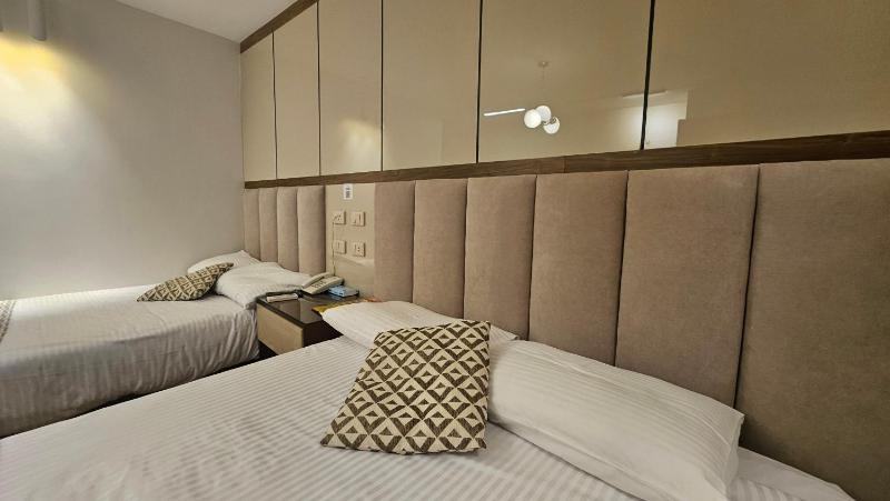 Aura Garden City Hotel - image 1