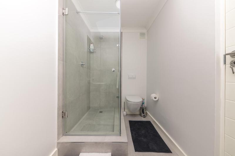 Colourful and Cosy Studio Apartment in Newlands - image 12