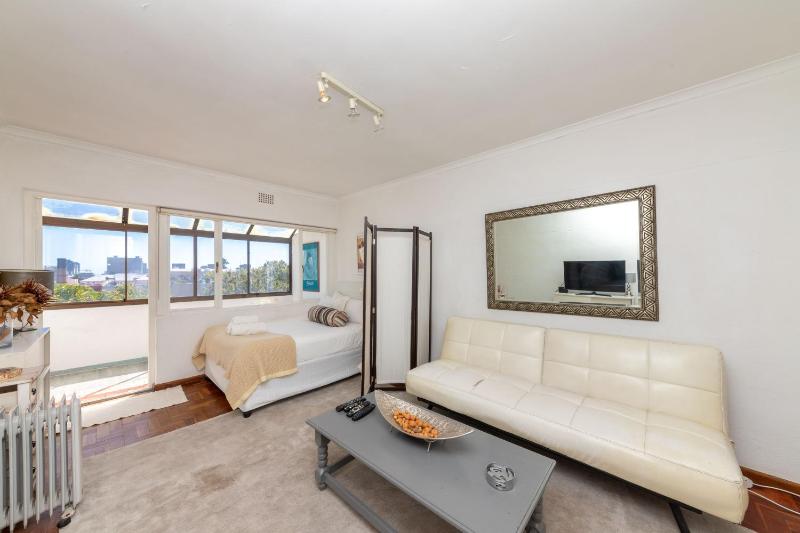 Bright and Homey 1 Bedroom in Gardens - image 11