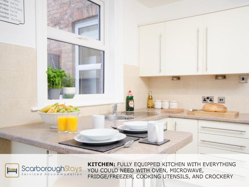 Scarborough Stays - Victorian Townhouse - 5 Bedrooms - SLEEPS 9 - image 2