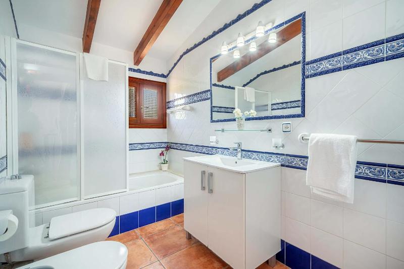 Can Tirenet by Sealand Villas - image 12