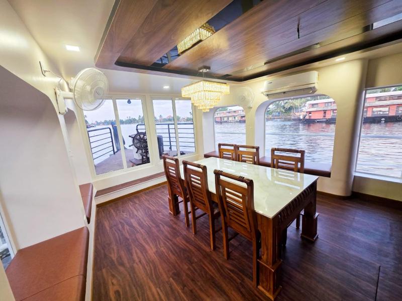 Navora Houseboats - image 10