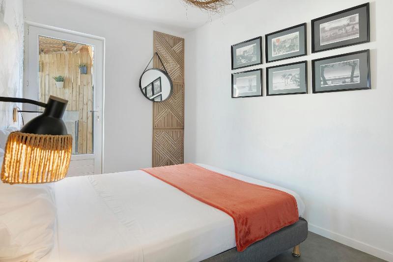 Cozy Apartment Near The Sand - image 28