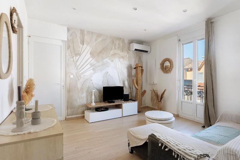Cozy Apartment Near The Sand - image 18