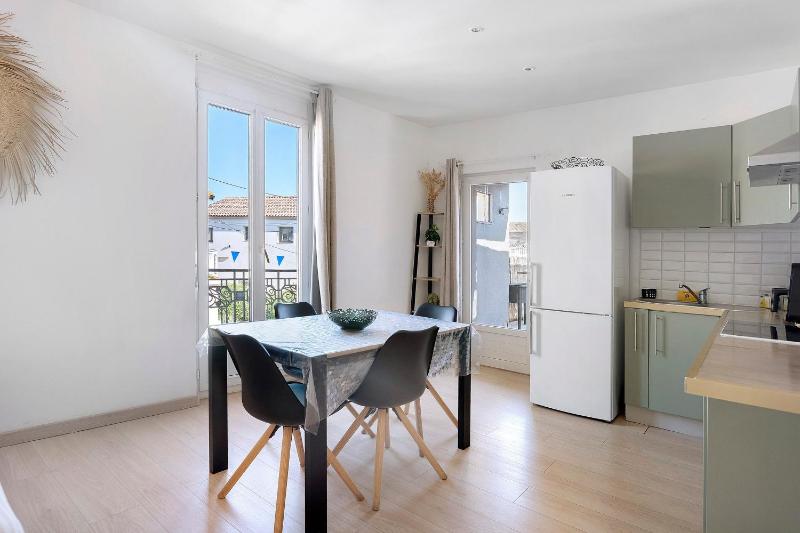 Cozy Apartment Near The Sand - image 20