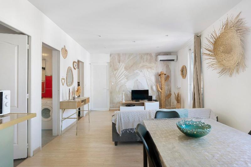 Cozy Apartment Near The Sand - image 4