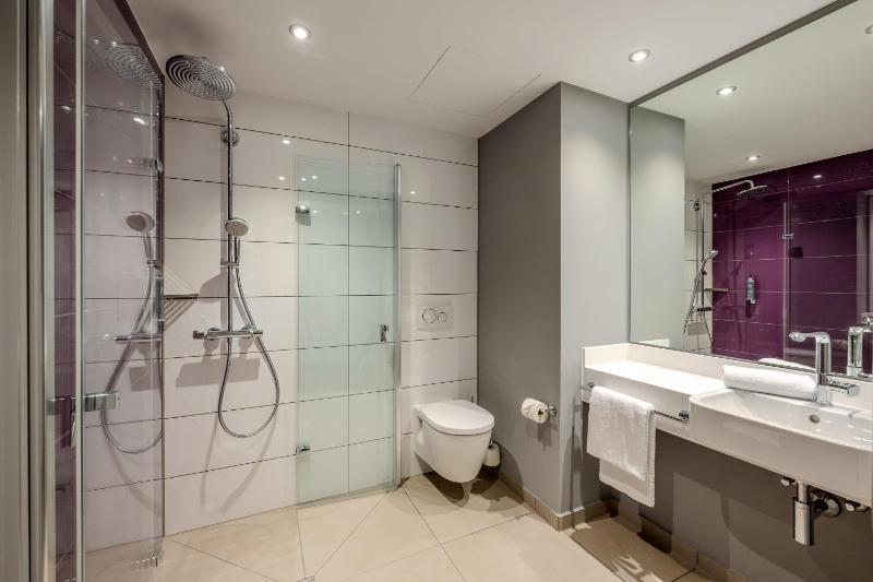 Premier Inn Leipzig City Centre - image 23