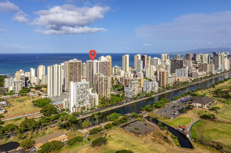 Spacious 14th Floor Corner Suite Partial Diamond Head and Ocean Views FREE Parking! - image 15