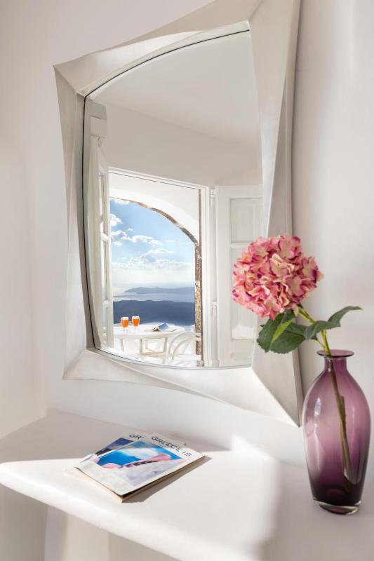 Studio with Balcony and Caldera View image 1