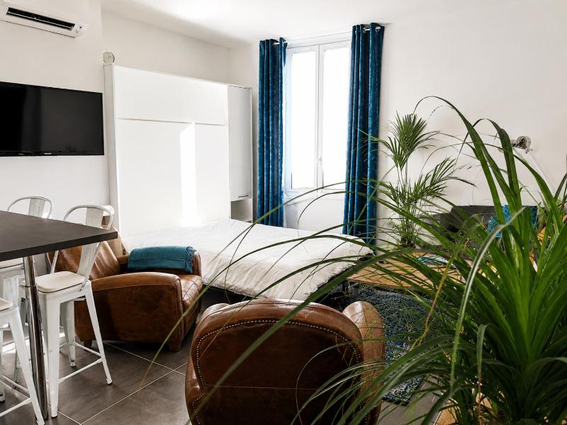 Beautifully bright apartment in Old Town St Tropez - image 23