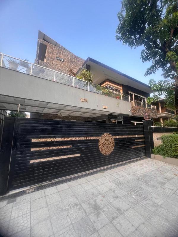 F10 Executive Guest House - image 5