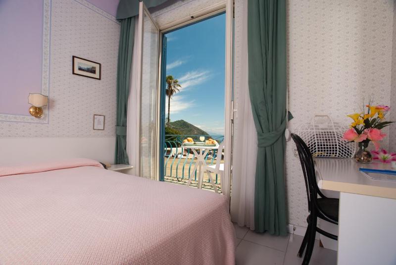 Single Room image 4