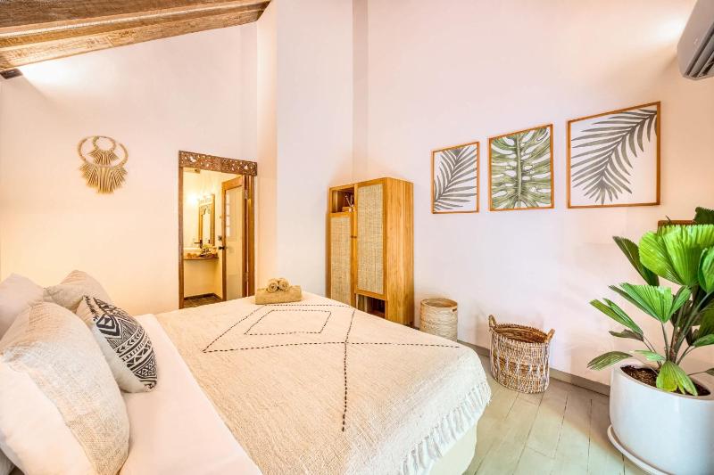 Spacious 2 Villas combined 9 bedrooms 2 pools - image 39