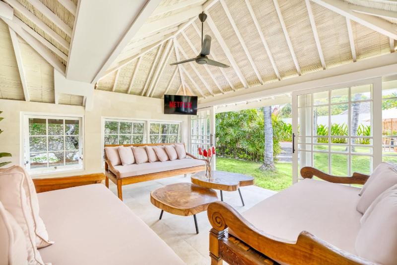 Spacious 2 Villas combined 9 bedrooms 2 pools - image 21