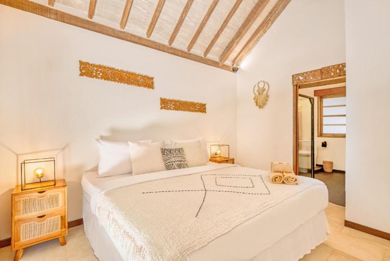 Spacious 2 Villas combined 9 bedrooms 2 pools - image 6
