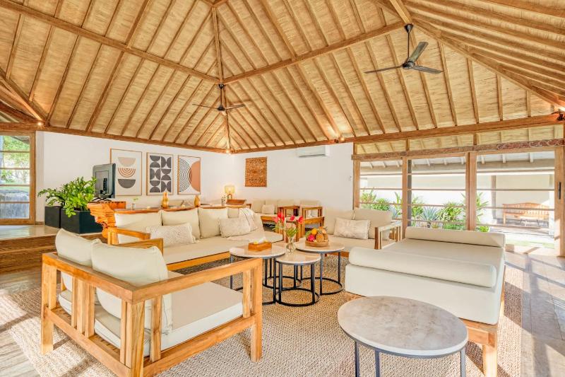 Spacious 2 Villas combined 9 bedrooms 2 pools - image 27