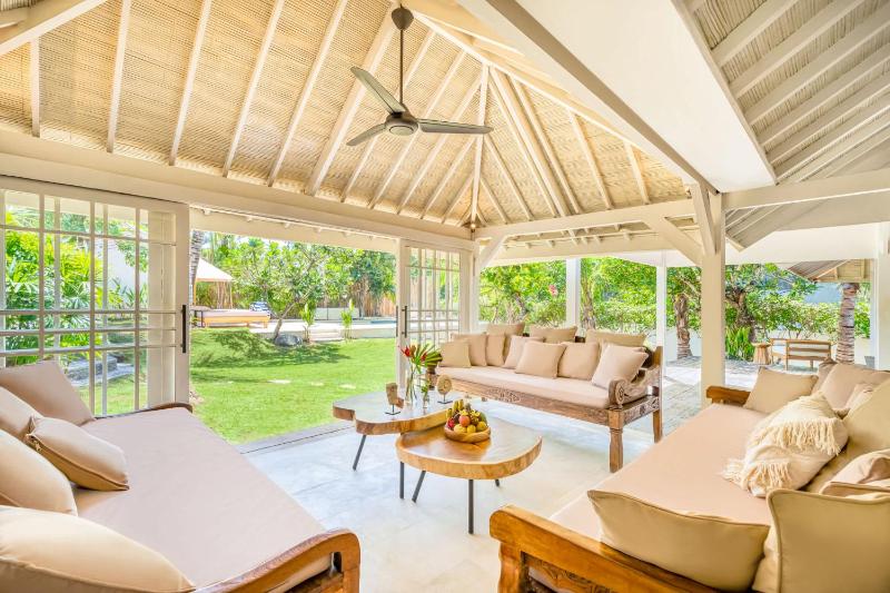 Spacious 2 Villas combined 9 bedrooms 2 pools - image 13