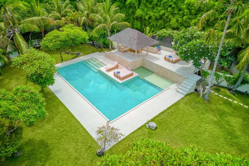 Spacious 2 Villas combined 9 bedrooms 2 pools - image 46