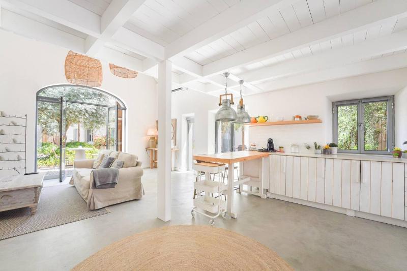 Charming design house in Montijo with garden - 6 - image 11