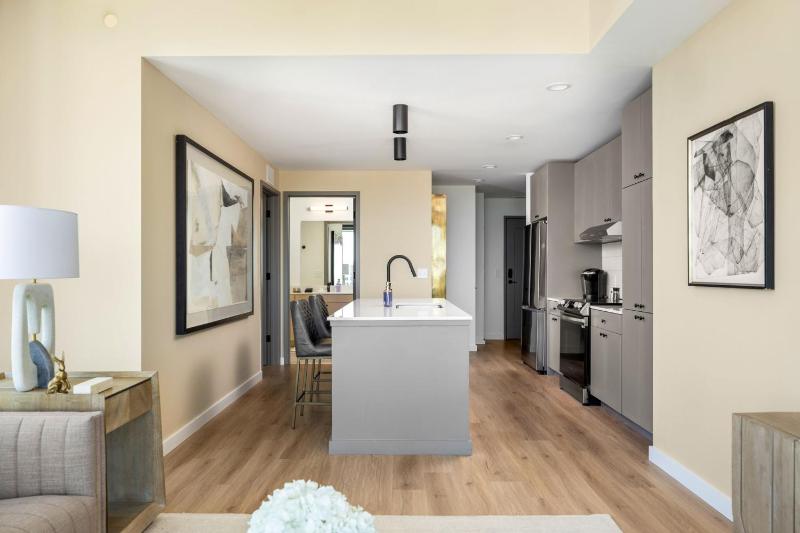 22nd Floor Corner - City Lights - image 1