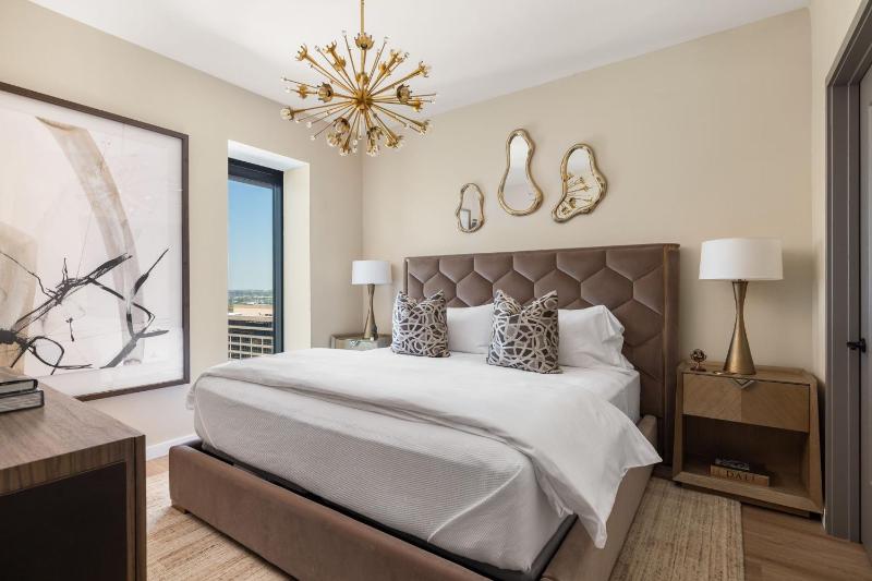 22nd Floor Corner - City Lights - image 40