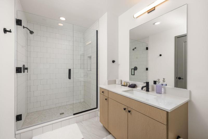 22nd Floor Corner - City Lights - image 38